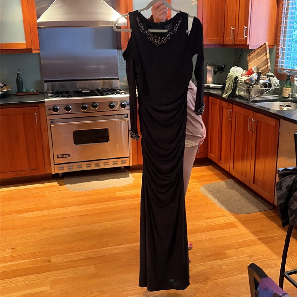 Adrianna Papell Black Long Sleeve Gown